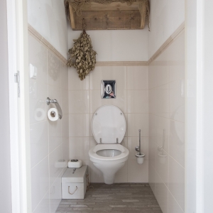 Chateau Carreau IJsselformaat Calais in Toilet. Landelijke tegels in toilet.