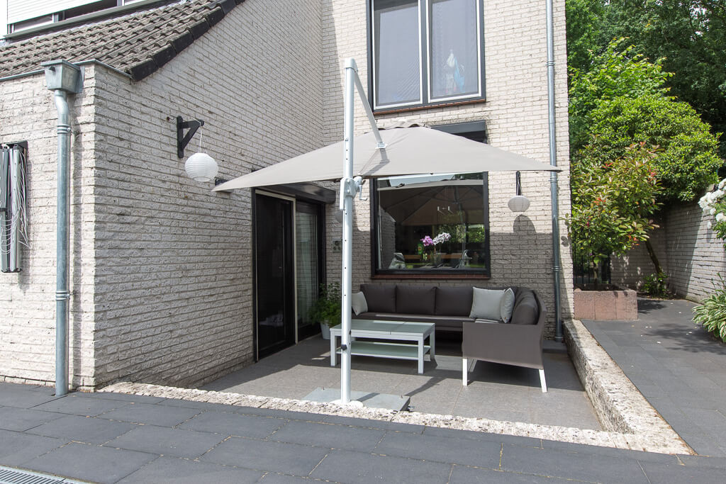 belgisch-hardsteen-look-grijs-geschuurd-keramiek-terrastegels-outdoor