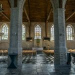 Kloosterdallen Antiek Verouderd in oude kerk
