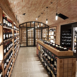 Bourgondische Dallen -Stormy Sky Authentic Finish in luxe wijnkelder