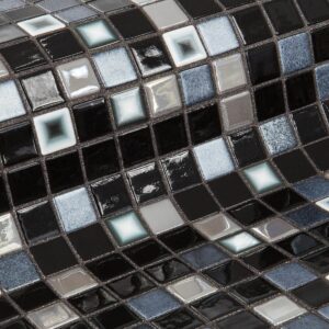 donkere geprinte glasmozaiek in het zwart met zilveren steentjes