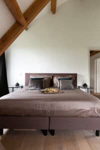 slaapkamer-raam-op-chateau-carreaux-bourgondische-dallen-calais