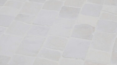 Marmer-Mozaiiek_Albino-White-Tumbled_30x15cm_1920x1080_HD